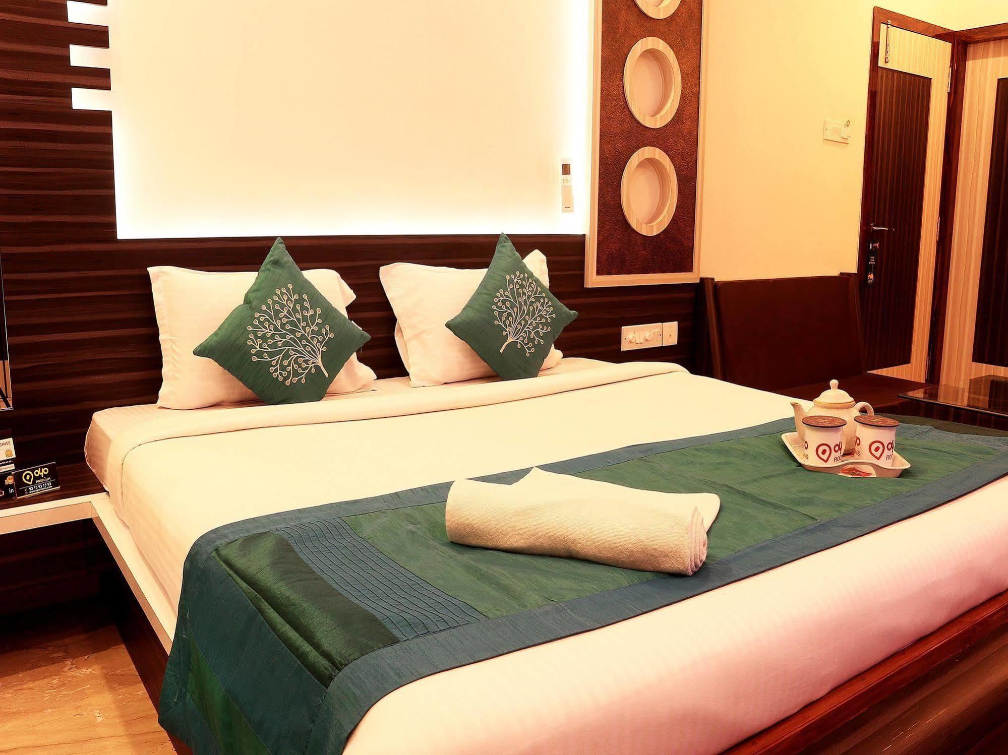 Hotel Narayani Enclave Калькутта Экстерьер фото