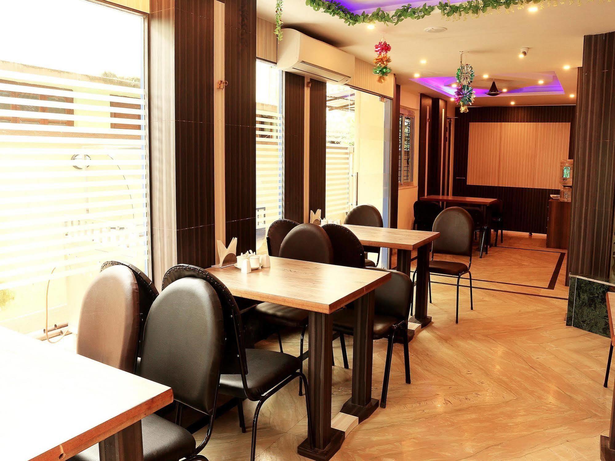 Hotel Narayani Enclave Калькутта Экстерьер фото